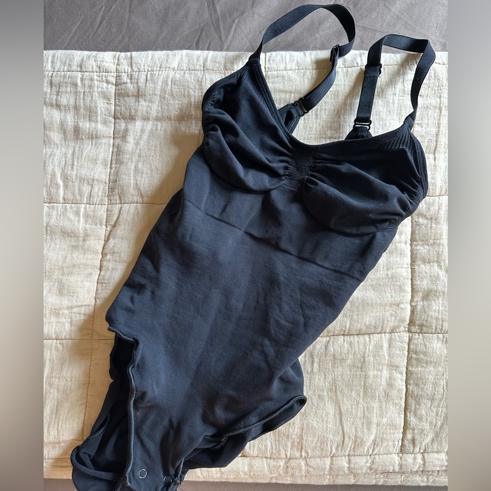 SKIMS S/M Bodysuit - Never Worn!